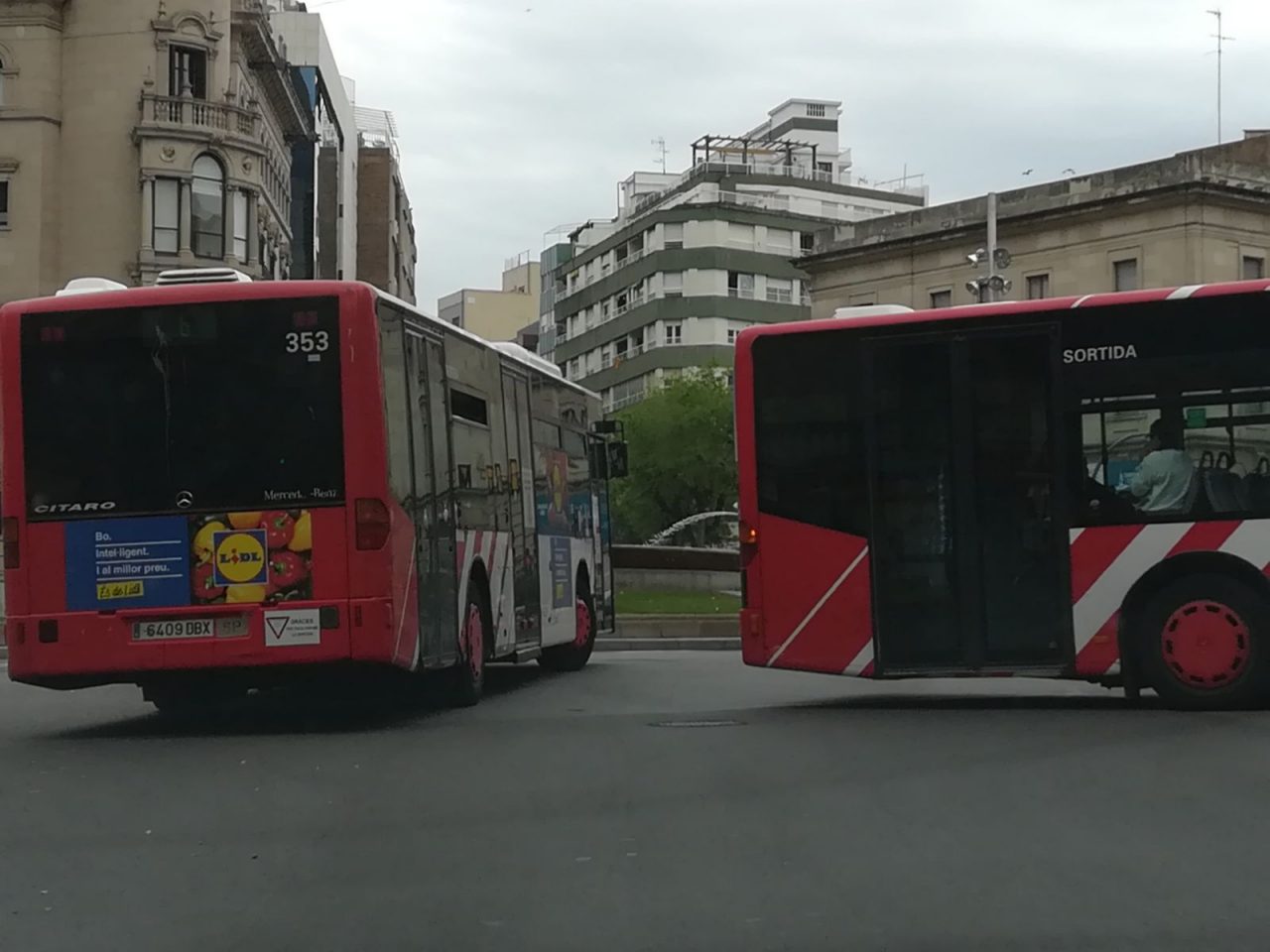 bus-1280x960.jpg