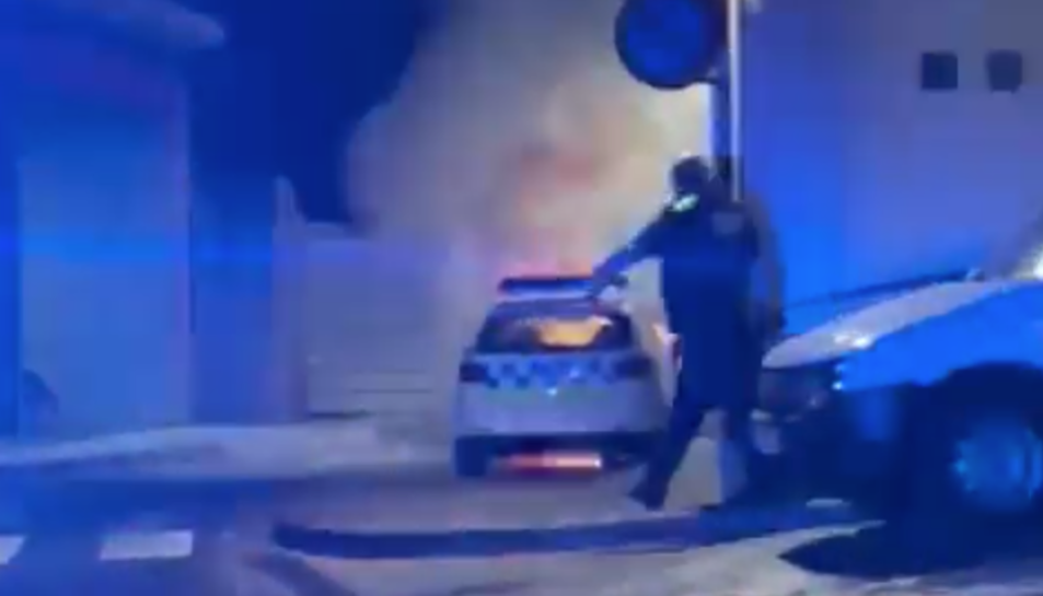 incendi-cotxe-policial.png